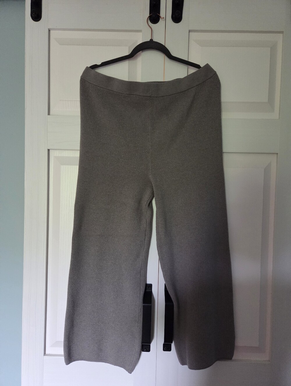 Ingrid & Isabel Heather Gray Maternity Pants Size M
